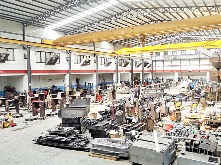 抛光设备生产车间